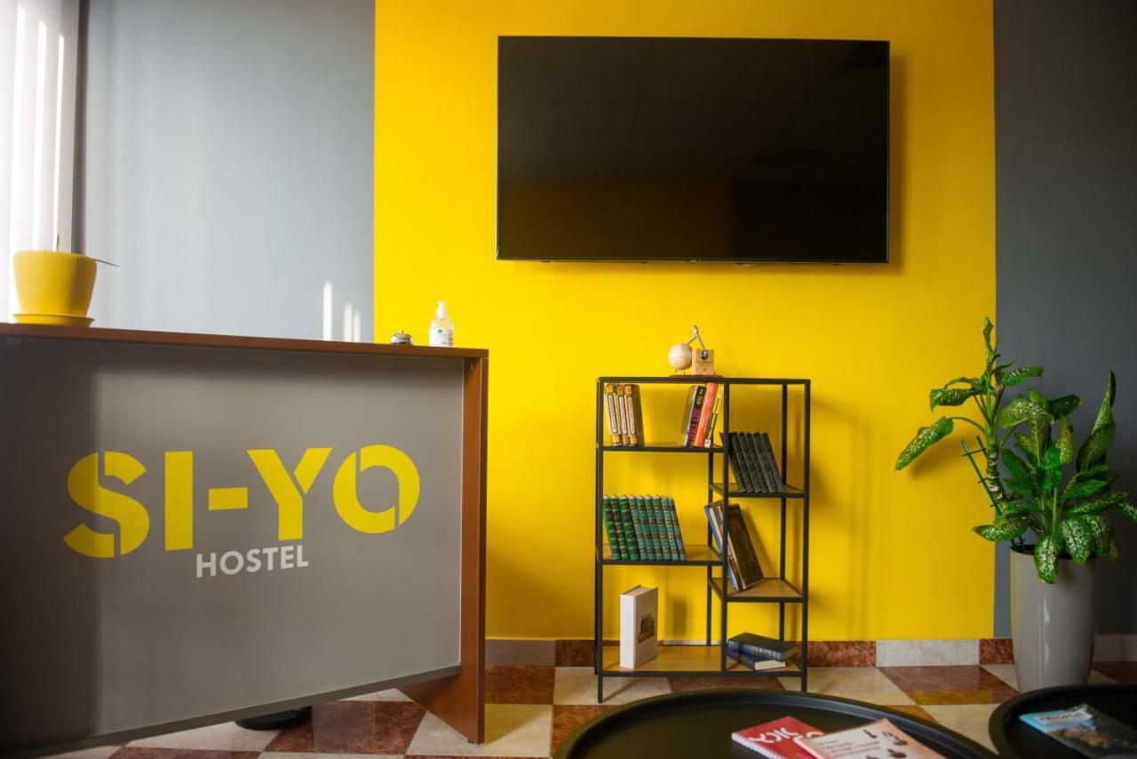 Si-Yo Hostel Uzhhorod Bagian luar foto