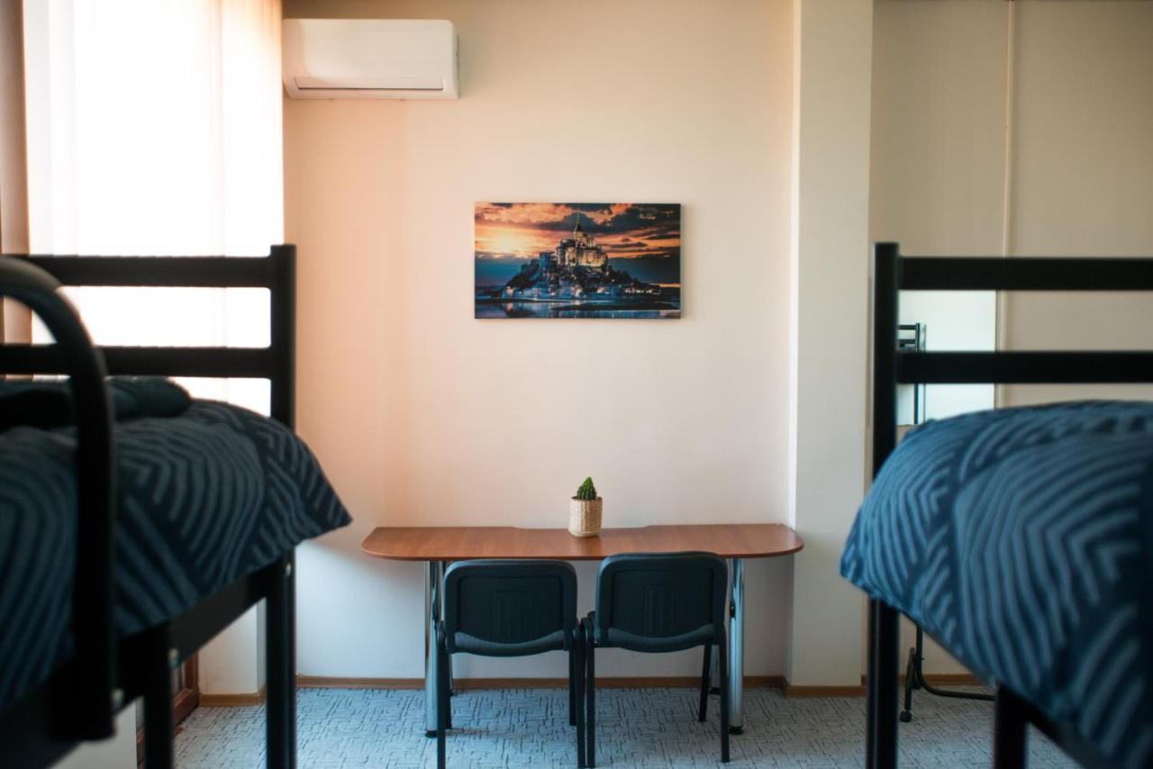 Si-Yo Hostel Uzhhorod Bagian luar foto