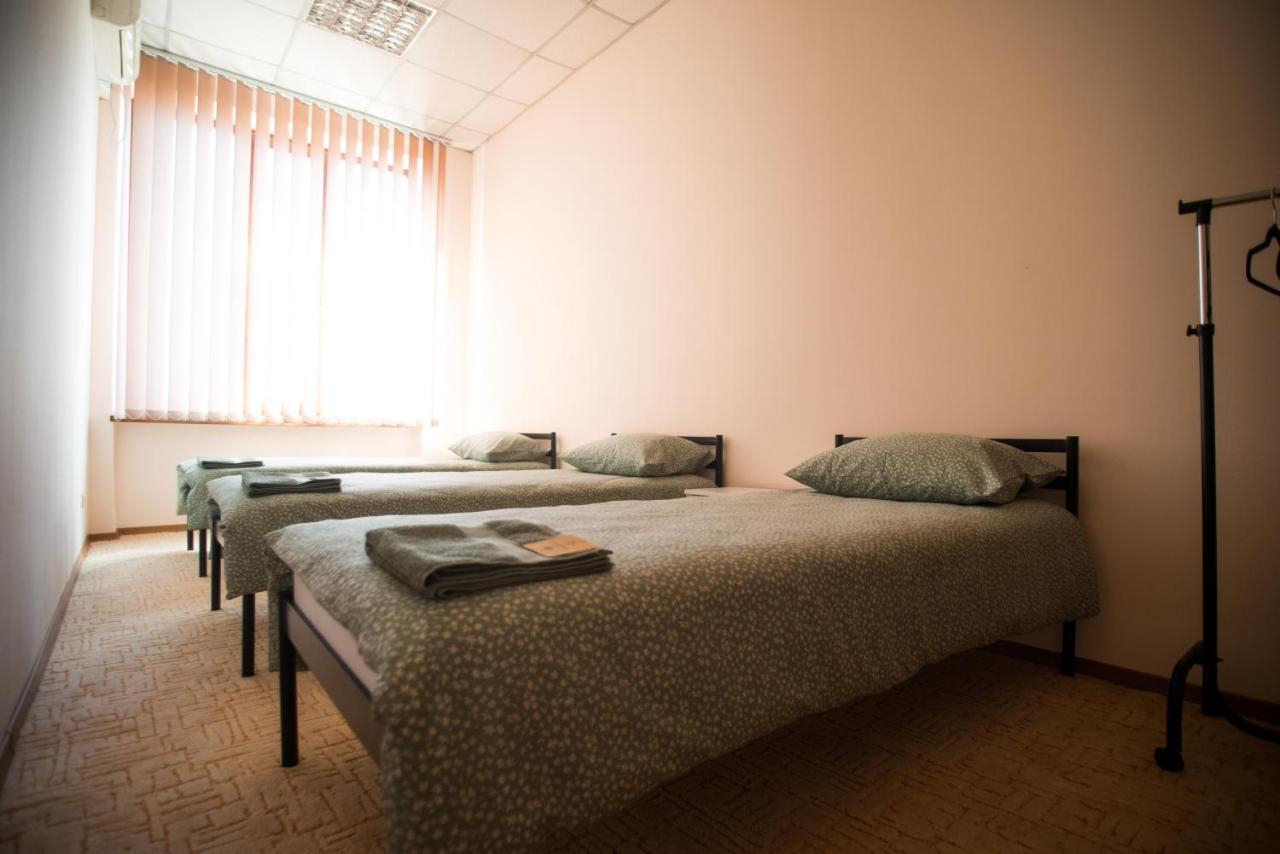 Si-Yo Hostel Uzhhorod Bagian luar foto
