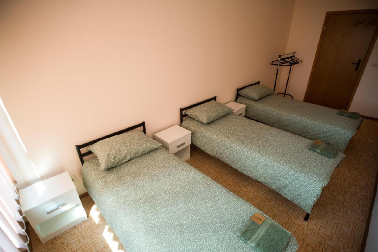 Si-Yo Hostel Uzhhorod Bagian luar foto