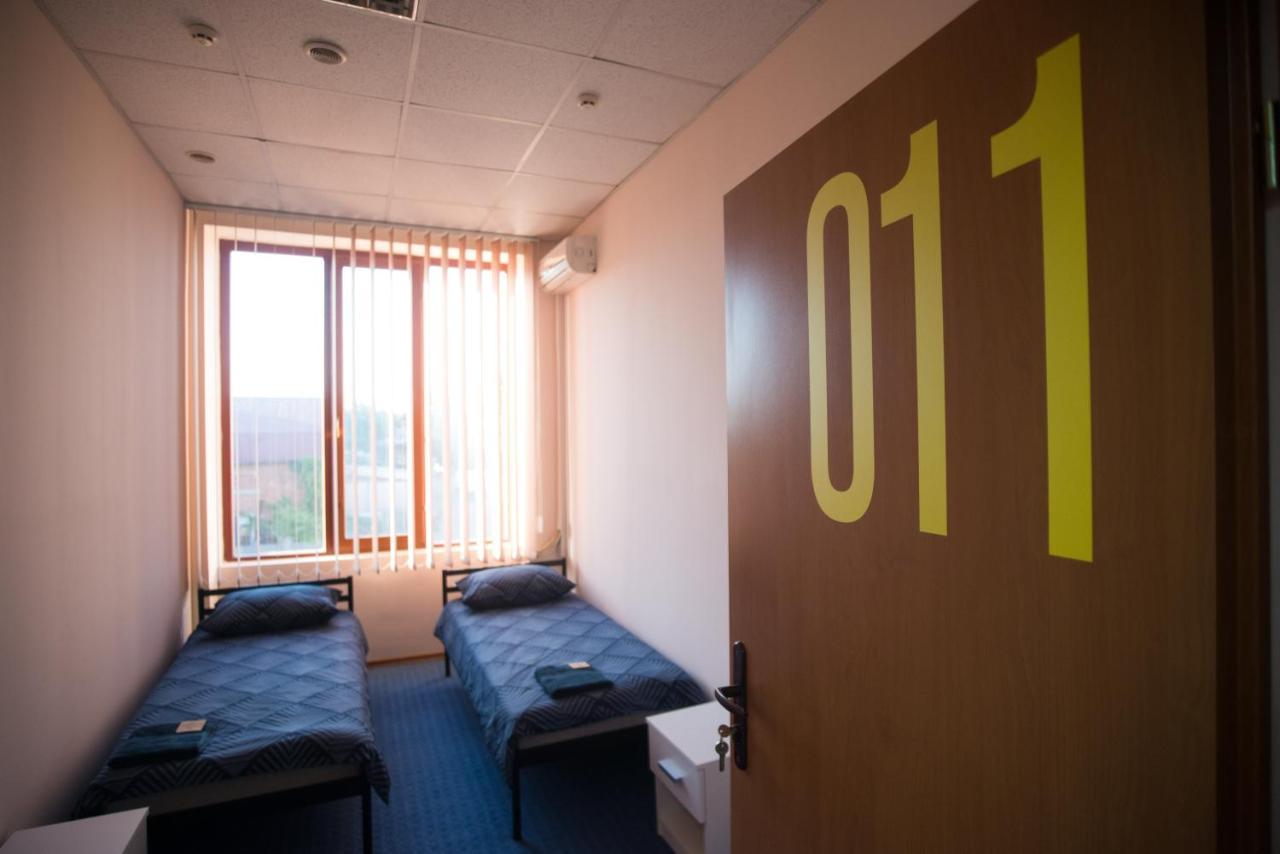 Si-Yo Hostel Uzhhorod Bagian luar foto