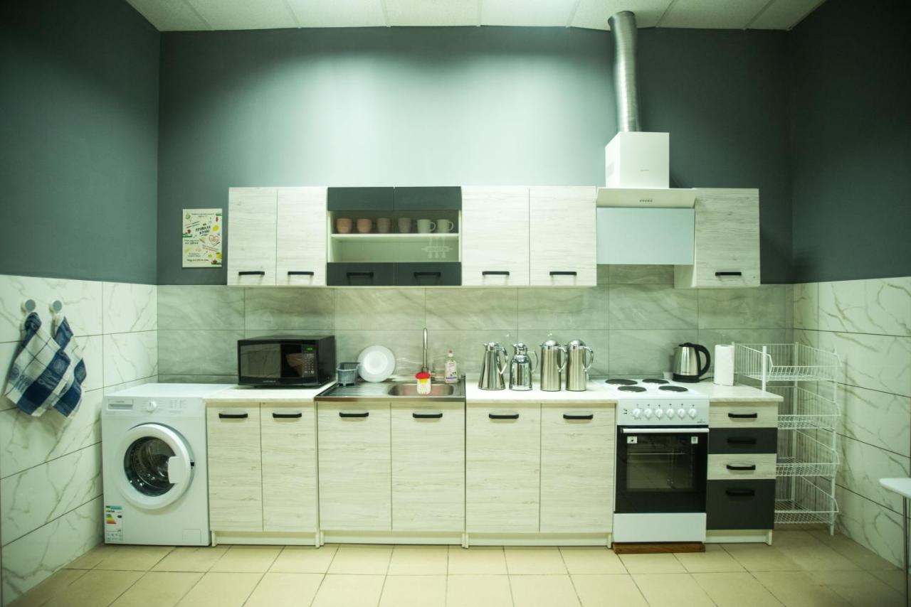 Si-Yo Hostel Uzhhorod Bagian luar foto