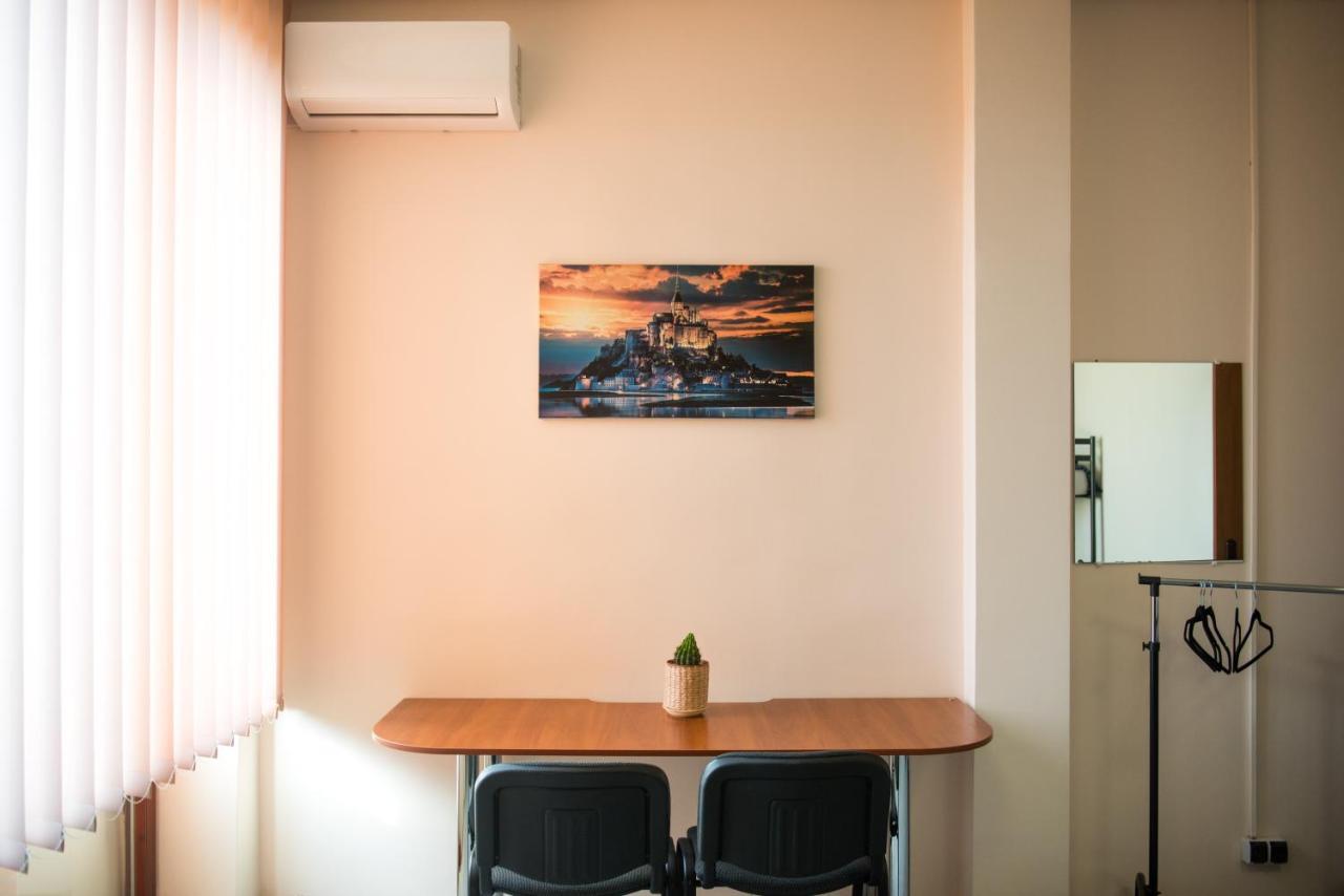 Si-Yo Hostel Uzhhorod Bagian luar foto