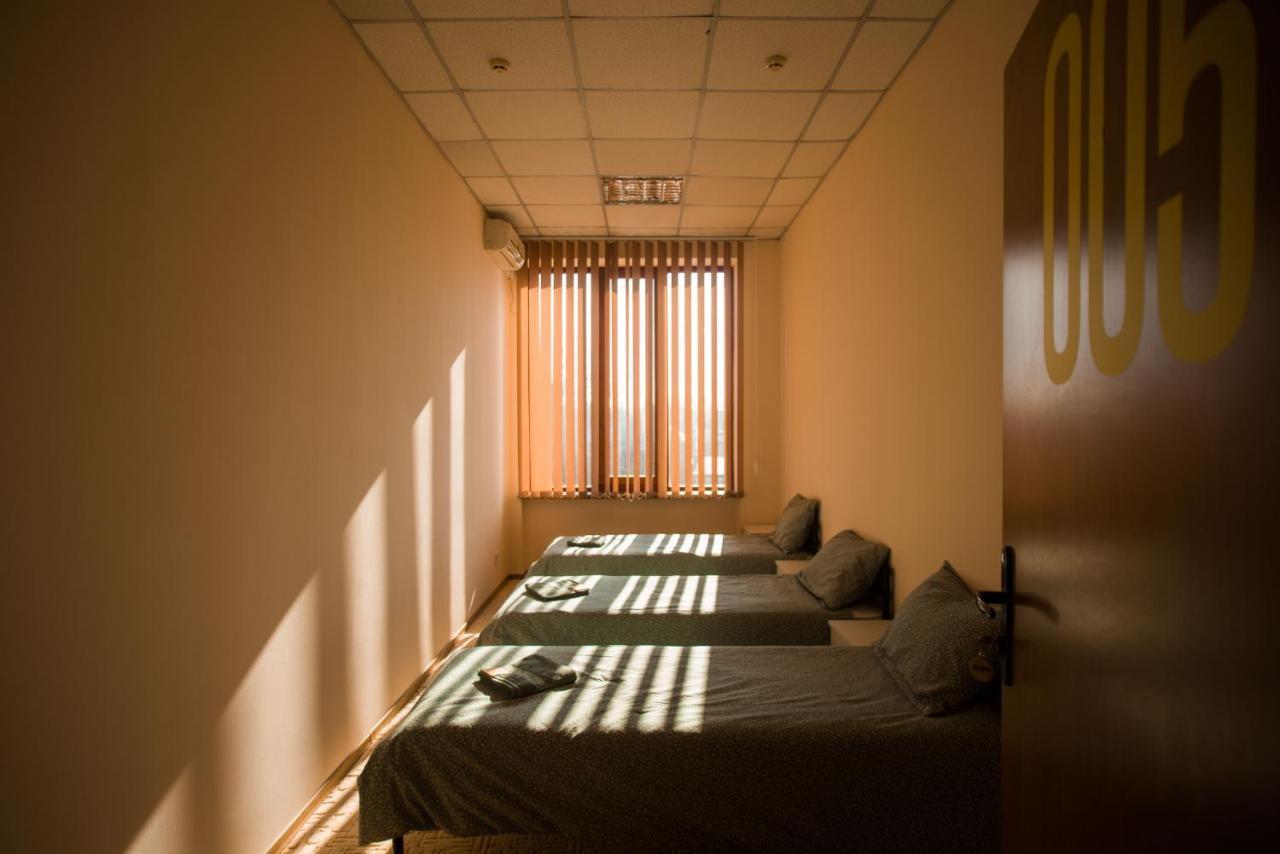 Si-Yo Hostel Uzhhorod Bagian luar foto