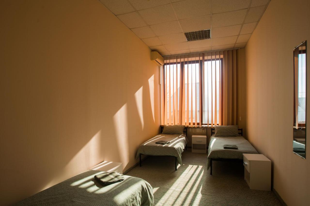 Si-Yo Hostel Uzhhorod Bagian luar foto