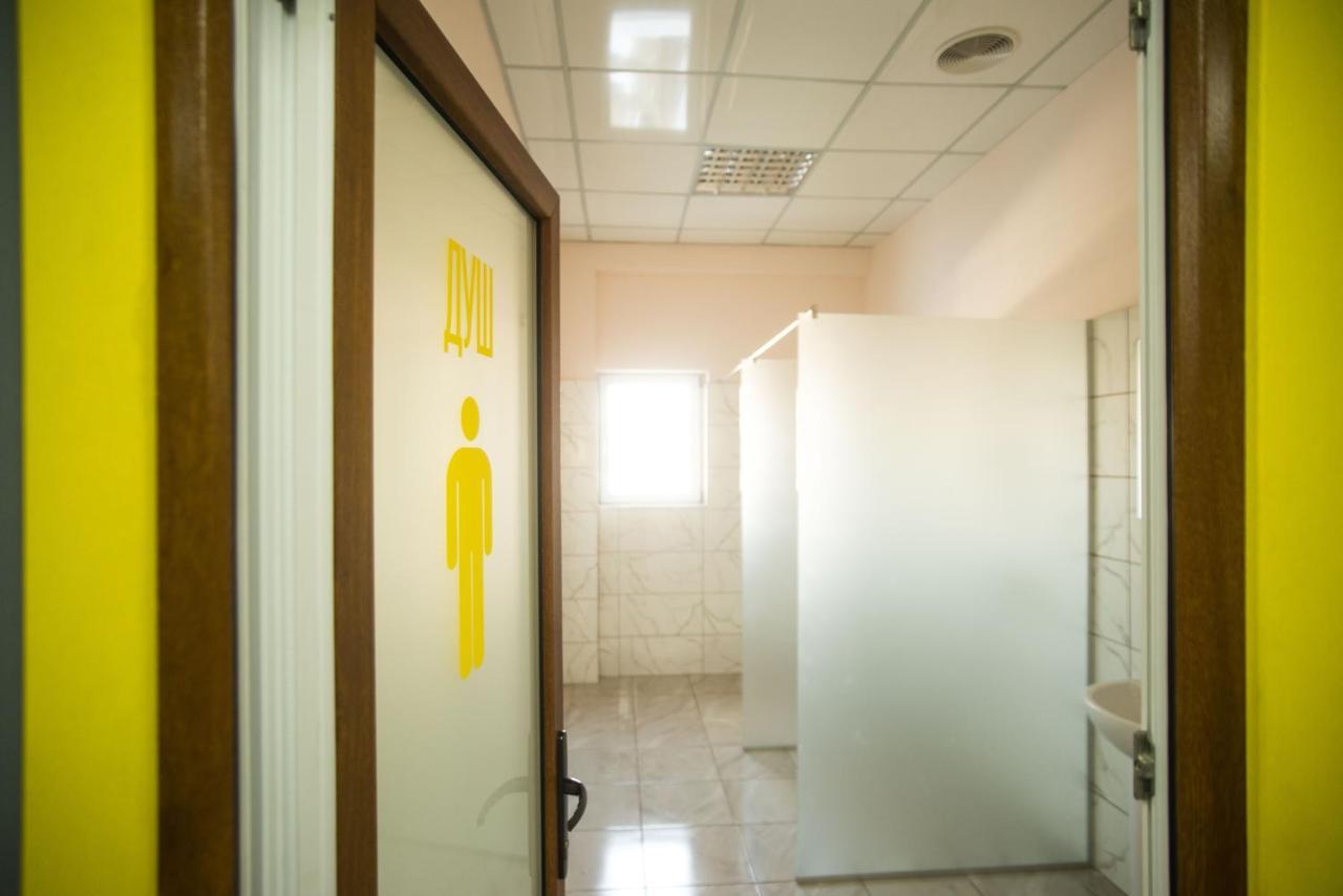 Si-Yo Hostel Uzhhorod Bagian luar foto