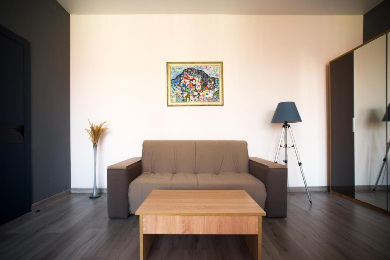 Si-Yo Hostel Uzhhorod Bagian luar foto